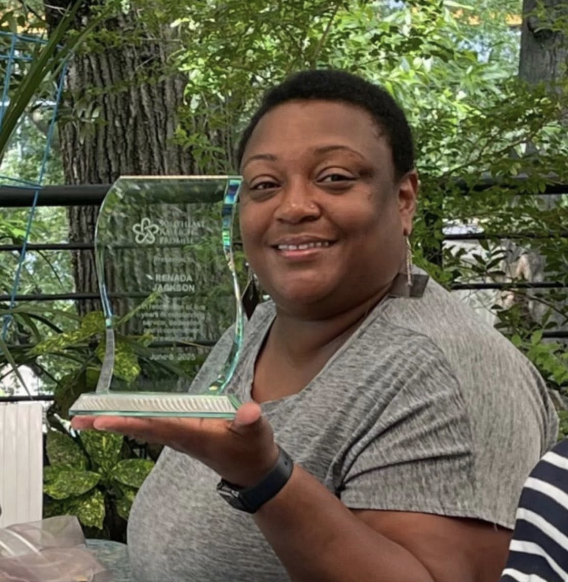 SERP - eNews - RENADA J - PHOTO 1